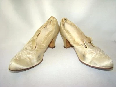 ZAPATOS Y MEDIAS DE BODA 1910 antiguos eduardianos crema satinado con cuentas Foto 1 de 4