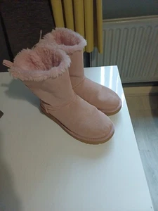 UGG Women's - Picture 1 of 8