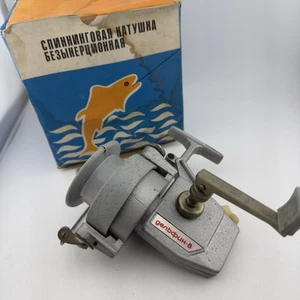 Vintage Russian Soviet era Fishing Spinning Reel Cryillic Text Denbobuh 8 NIB - Bild 1 von 6