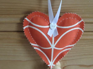 Orla Kieley Tomato Stem Fabric Hanging Heart - Picture 1 of 3