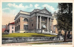 # K514    LEAVENWORTH,  KS.      POSTCARD,  PUBLIC LIBRARY - Picture 1 of 2