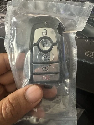 OEM Mint Lincoln Nautilus/Aviator/Navigator 2025 5 Btn Hatch Motion Sense - Image 1 of 3