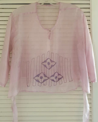 Antiguo top/cuerpo de seda transparente rosa lila flotante años 20 con bordado algunos números Foto 1 de 4