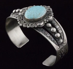 Pulsera turquesa natural #8 del artista navajo Derrick Gordon - Imagen 1 de 7