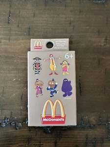 Loungefly Mystery Pin 2024 gerade erschienen McDonald’s Pin ungeöffnet - Bild 1 von 7