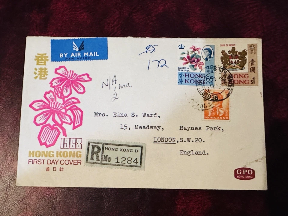 Hong Kong 1968 QEII Escudo de armas y flores cubierta registrada FDC A INGLATERRA Foto 1 de 3