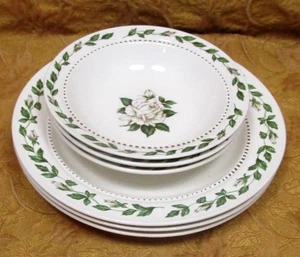 Superior Hall CAMEO (bianco) ROSA - 3-7 piatti per insalata 3/8" e ciotole da dessert 3-5 1/4" - Foto 1 di 6