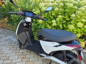 Piaggio Modell 1+ Elektroroller ideal für die Stadt 2 Jahre alt neuwertig - Bild 1 von 4
