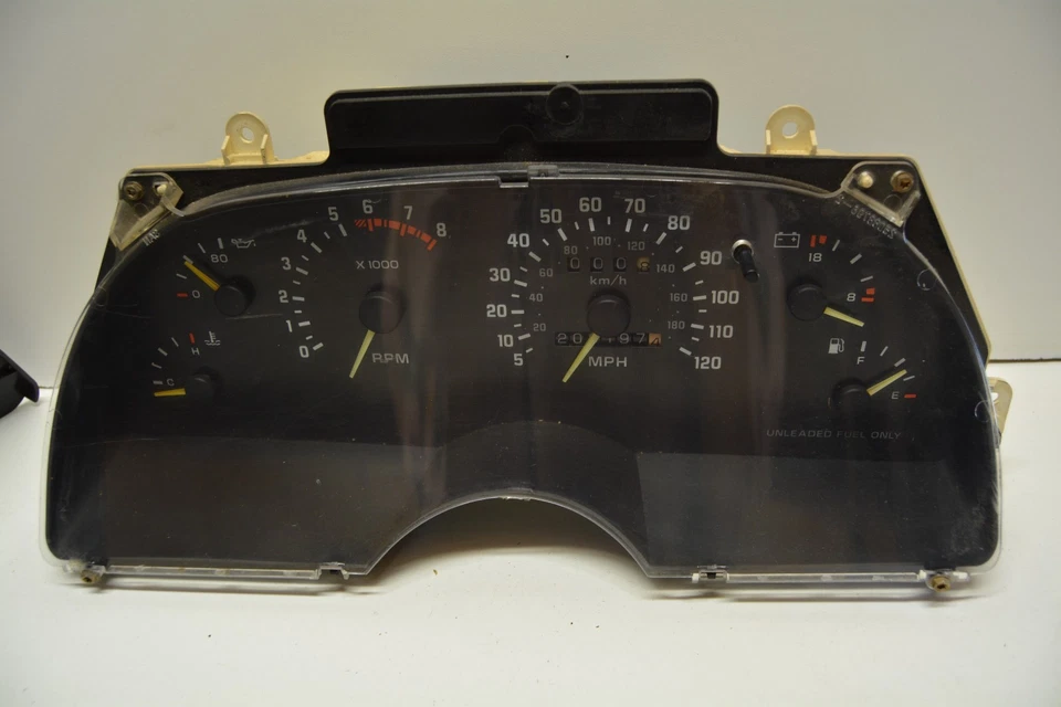 1994 - 1995 CHEVROLET BERETTA SPEEDOMETER CLUSTER MILES 208497 OEM, 257-01738 - Image 1 of 4