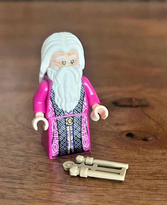 Lego Harry Potter  - Albus Dumbledore Magenta Robe - HP303 - Image 1 of 1