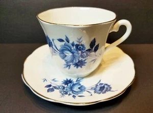 ELIZABETHAN FINE BONE CHINA BY TYLOR & KENT ENGLAND TEA CUP & SAUCER BLUE FLOWER - Picture 1 of 6