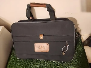 Samsonite 233327015 Borsa a tracolla perimetrale a prova di mondo verde pino  - Foto 1 di 6
