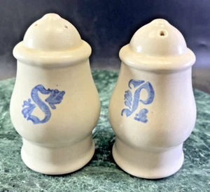 Vintage Pfaltzgraff YORKTOWNE Salt and Pepper Shakers USA Made with Stoppers - Picture 1 of 5