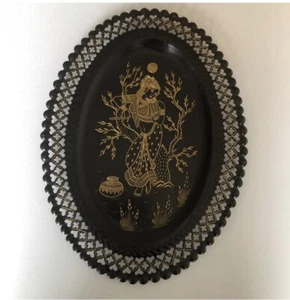 Vintage Wall hanging Black And Gold Engraved Lacquered Fretwork Metal Oval Plate - Picture 1 of 15