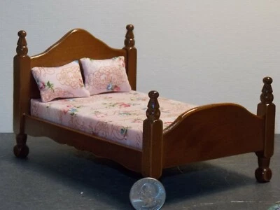 Casa de muñecas cama miniatura nogal Reutter porcelana escala 1:12 P82 Dollys Gallery Foto 1 de 4