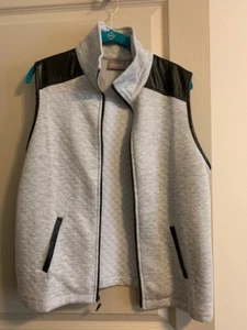 Chico's Women's Fleece Quilted Pattern Size 1 (8-10) Zip Vest Leather Accent NEW - Picture 1 of 7