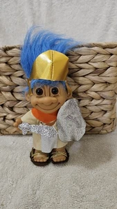 Troll Puppe 5 Zoll Russ Spartacus römischer Soldat Gladiator blaue Haare, Sandalen, Schwert - Bild 1 von 3
