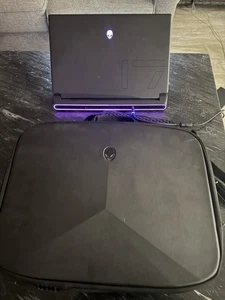 Alienware Laptop 17 mit Tasche - Bild 1 von 6