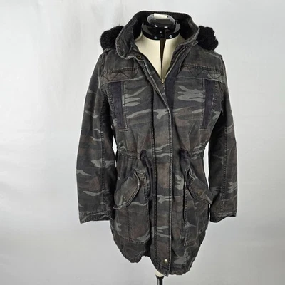 Chaqueta para mujer American Eagle M gris camuflada pesada cremallera completa y capucha a presión Foto 1 de 4