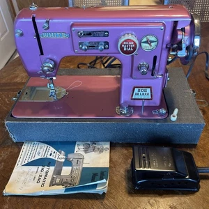 50er Jahre Toyota / WEISS Modell TZ17 305 Deluxe Zickzack Nähmaschine rosa rose / läuft - Bild 1 von 24