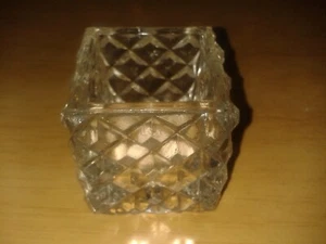 Vintage art deco style miniature glass trinket square pot. 4.6cm's. (C32) - Picture 1 of 7