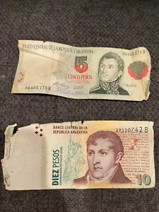 LOTE DE 15 BILLETES VALOR NOMINAL PESOS ARGENTINA 10 5 ANTIGUOS - Imagen 1 de 2