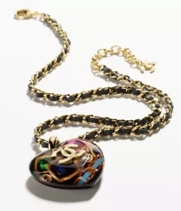 Runway CHANEL Heart Black Gold Silk Resin Strass PENDANT Necklace $1500 - Picture 1 of 6