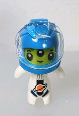 Lego 60475 Alien Toy Action Figure City Christmas  - Image 1 of 4