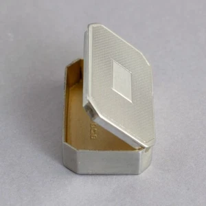 Small STERLING SILVER Gilt Lined SNUFF or PILL BOX Hallmarked For 1933 Art Deco - Picture 1 of 10