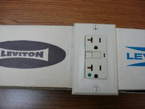 Vintage Uniline Ivory Leviton Decora GFCI Switch Outlet Cover Plate Ribbed - Picture 1 of 7