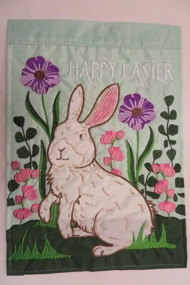 "FELIZ PASCUA" Lúpulo Conejo Blanco por Flores Púrpura y Rosa, aplique Bandera Jardín Foto 1 de 2