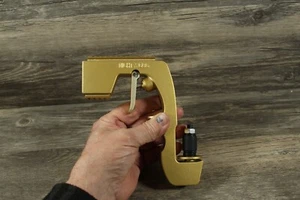 Champagne/Beer Alcohol Gun Shooter. Wedding, Party, Gift, Favor, Gold - Picture 1 of 3