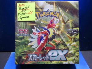 2023 JAPANISCH SCHARLACHROT & VIOLETT (VIOLETT) POKEMON BOX 30ER-PACK WERKSEITIG VERSIEGELTE BOX - Bild 1 von 1