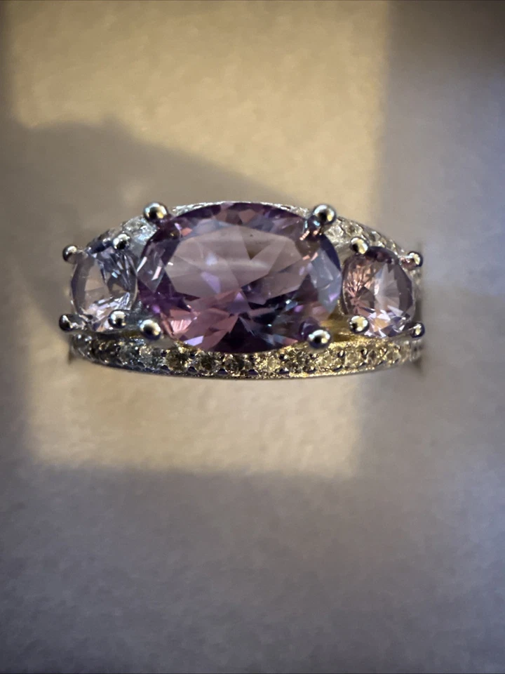 8码纯银戒指带亚历山大石水晶和白色霜CZ — 第 1/4 张图片