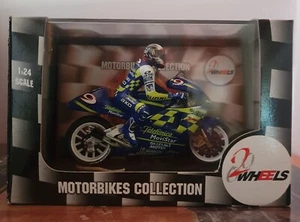 1:24 scale 2 Wheels, TWR061, Suzuki RGV 500 N. Aoki #9 2000 - Bild 1 von 2