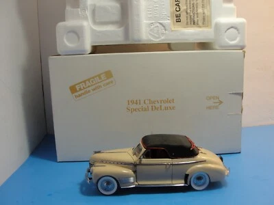 1:24 Danbury Mint Cameo Crema 1941 Chevrolet Speciale Deluxe Scatola Originale - Immagine 1 di 4