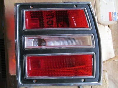 Dodge Dart 1968 NOS luz trasera derecha lámpara bisel y lente Foto 1 de 4