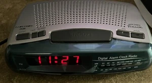 LLOYTRON (J436) Digital Alarm Clock Radio (FM, MW, LW) - Picture 1 of 4