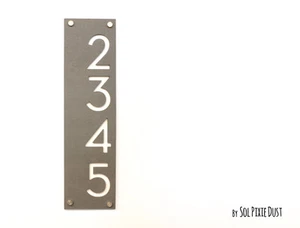 Modern House Numbers, Concrete with White Acrylic - Vertical 2 - Plaque Sign - Bild 1 von 7