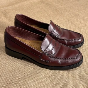 Bass Weejuns Katherine II Shoes Womens 7.5 Burgundy Leather Penny Loafers Brazil - Picture 1 of 10