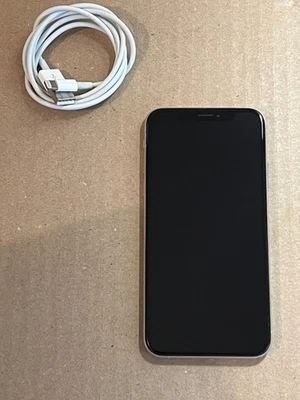 Apple iPhone XS 256GB Silver (Unlocked) A1920 READ - Image 1 of 4