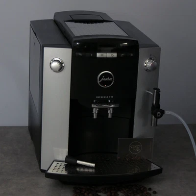 ~~~ Jura Impressa F50 Kaffeevollautomat mit Easy-Autocappuccinatore! ~~~ - Bild 1 von 4