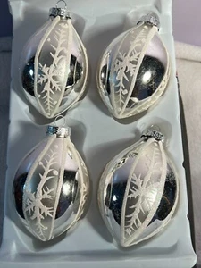 Christmas ornaments set of 4 glass silver teardrops torpedoes white glitter snow - Picture 1 of 7