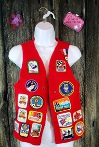 Boy Scout Red Felt Vest 27 Patches & Pin Pine Derby Tennessee SZ L Vintage - Picture 1 of 10