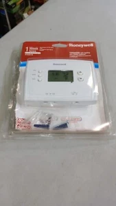 Honeywell Home RTH221B1039 1-Week Programmable Thermostat RTH221B OpenBox - Picture 1 of 3
