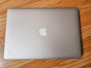 MacBook Air A1466 13" Intel Core i5 8GB RAM 120GB SSD - FOR PARTS - Bild 1 von 12