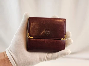 AUTHENTISCHE MUST DE CARTIER MAZE BORDEAUX LEDER GELDBÖRSE Dreifachfaltung MÜNZGELDBÖRSE - Bild 1 von 24