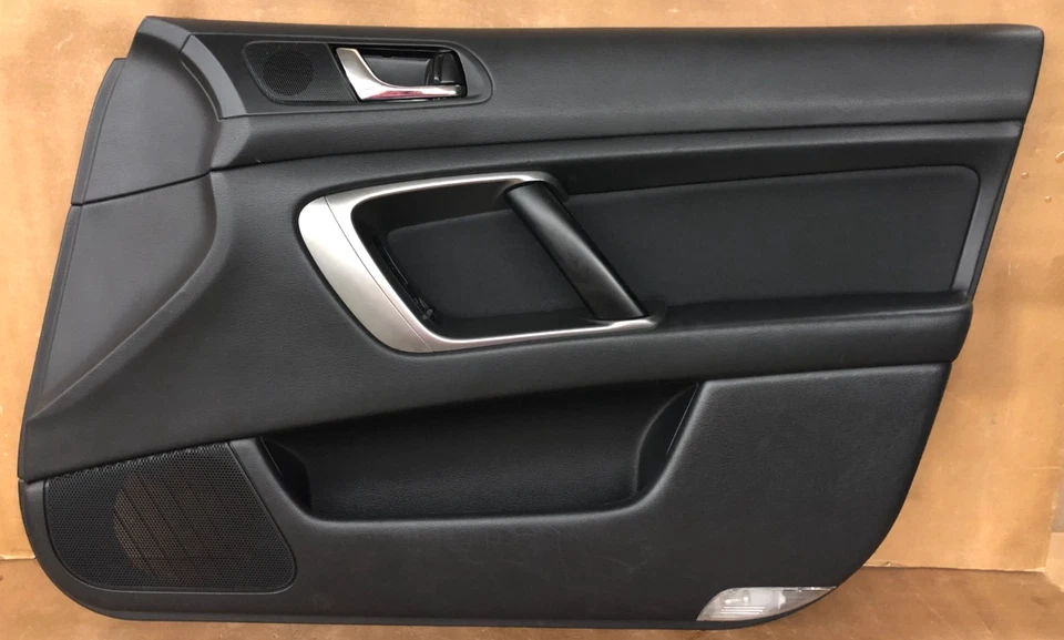 Painel da porta traseira Subaru 2008 2009 (frente do passageiro) - Imagem 1 de 4