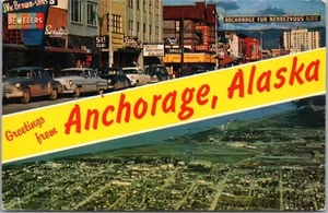 Postal multivista de saludos de Alaska de los años 50 ANCHORAGE escena callejera/vista aérea - Imagen 1 de 2