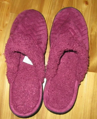 Totes Isotoner NWOT 6.5-7M Berry Cozy Faux Shearling Slipper Womens CUTE - Image 1 of 4